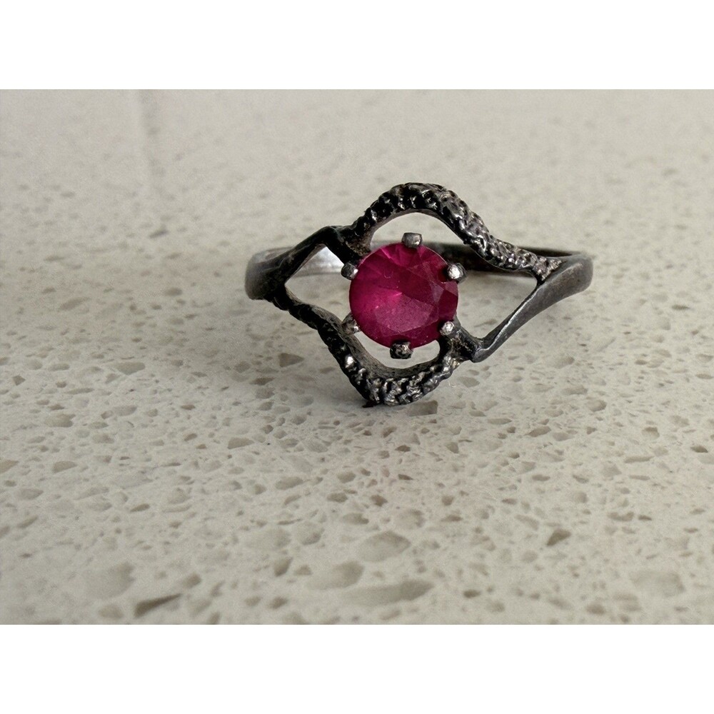 925 Sterling Silver Garnet Ring Red Oval Gemstone Artisan Boho Goth Vintage Sz 6